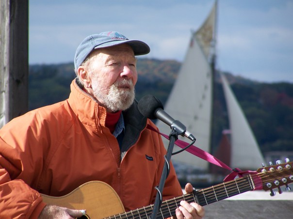 pete-seeger-w-clearwater